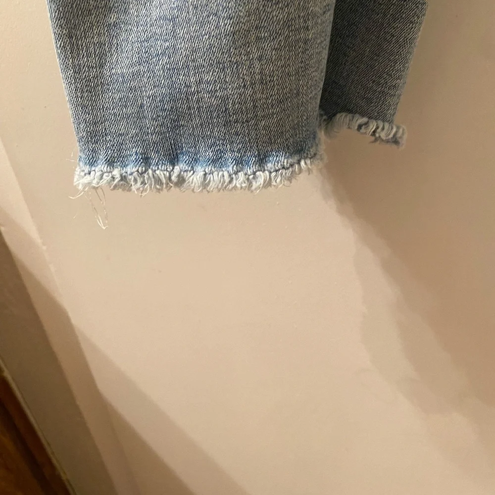 Seven7 Women's Light Blue Jeans, Embellished Pockets, Raw Hem. - Picture 4 of 10